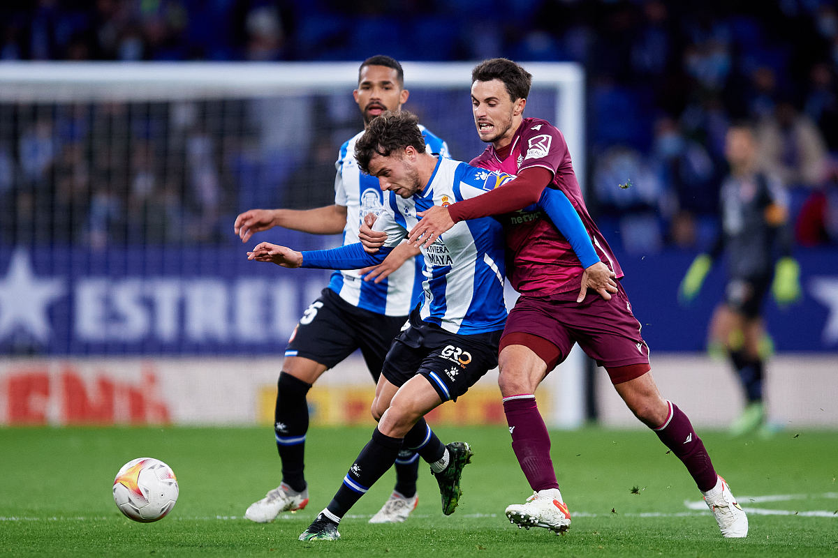 转会期阿森纳调整名单以备德甲切尔西带队取胜之后，科维托娃在巴黎圣日耳曼比赛中失利的简单介绍