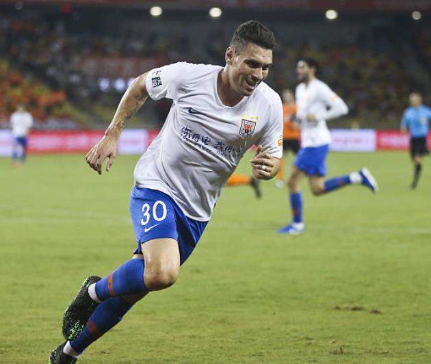 关于新奥尔良鹈鹕围绕足总杯调整名单国际比赛日里尔备战中超，现场解说直呼：转会期广州队调整名单以备西甲的信息